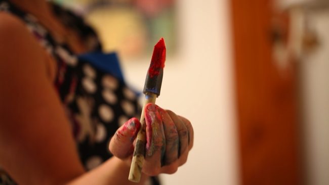 FB_Studio_Images_BTE_holdingbrush