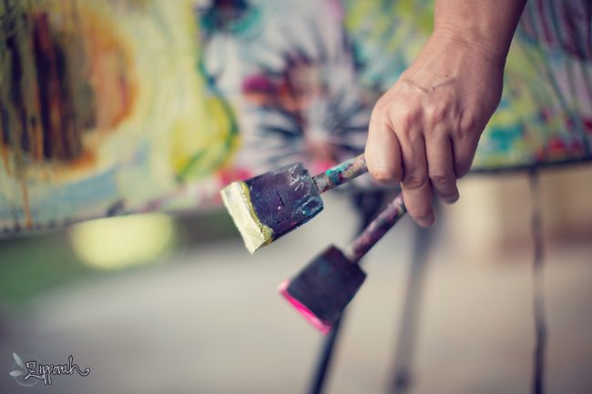 FB_Studio_Images_BTrue_amed14_holdingfoambrushes